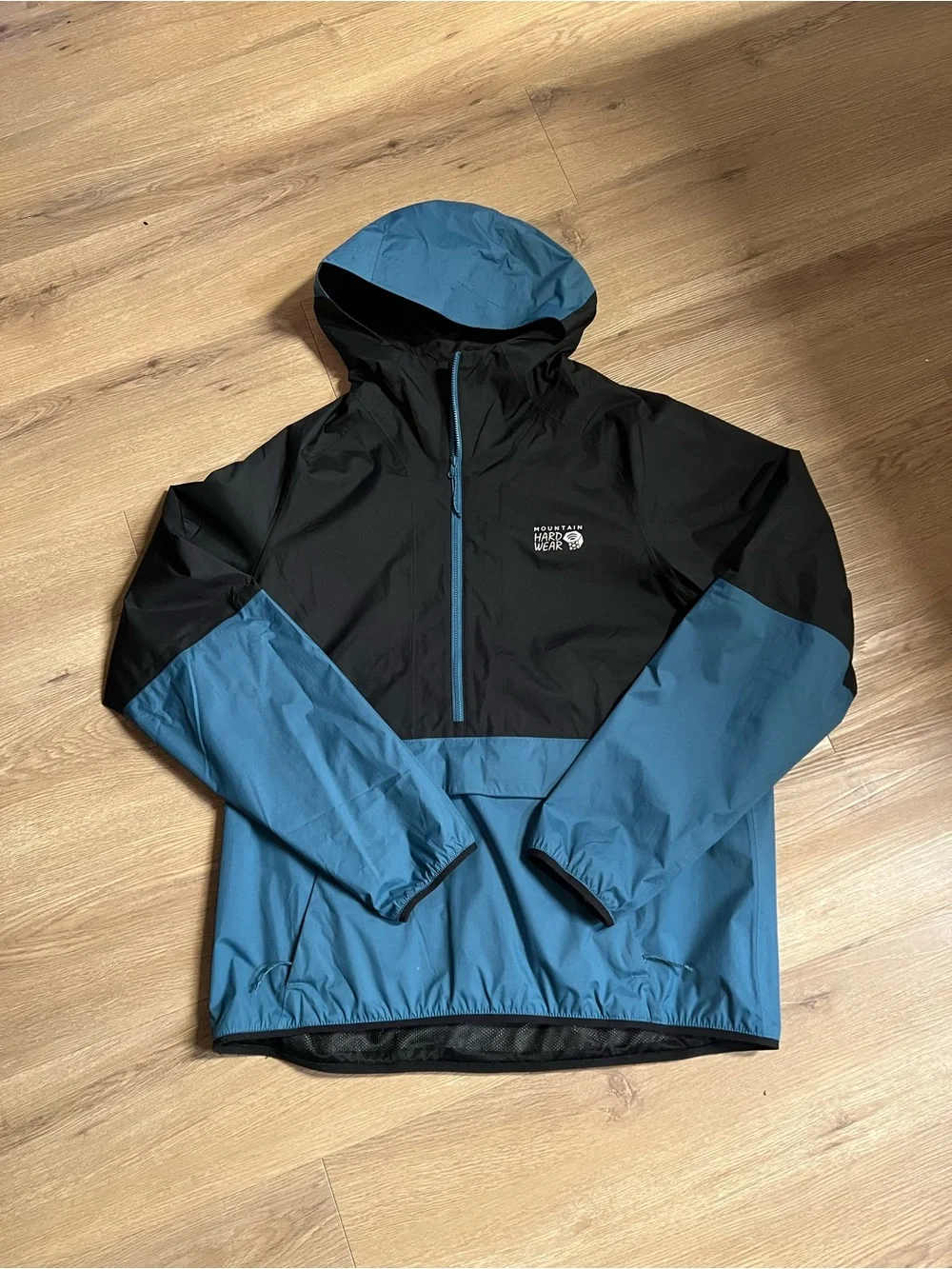 Mountain Hardwear Black and Blue Hooded Windbreaker Anorak